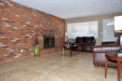 Living Room-Fireplace