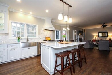 Brand New Kitchen just completed in 2016! Large & 