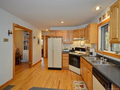 All Appliances Stay (including Washer/Dryer)