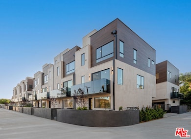 unlisted-address, Tarzana, CA 91356 - photo 4