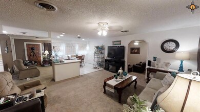 2121 N Steven Dr, Hobbs, NM 88240 - photo 2