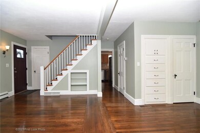 Living Room / ding room
