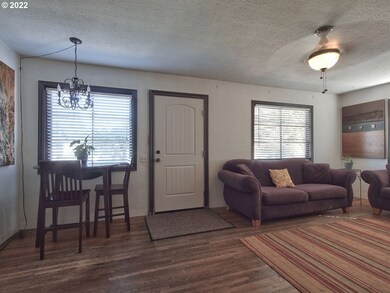 408 SW Harrison St, Sheridan, OR 97378 - photo 5