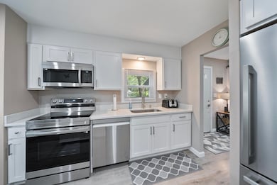 12 Lunar Ln, Nashua, NH 03062 - photo 4