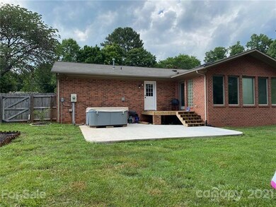 410 Chestnut Ln, Statesville, NC 28625 - photo 3