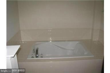 13835 Gullane Dr unit 83, Woodbridge, VA 22191 - photo 2