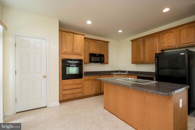 15669 William Bayliss Ct, Woodbridge, VA 22191 - photo 3