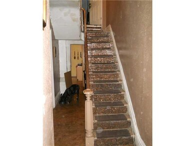 Entry/Foyer.