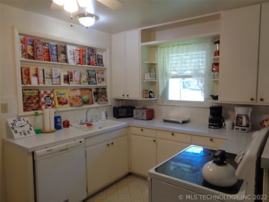 102 S 2nd St, Eufaula, OK 74432 - photo 4