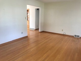 3051 W 25th St, Erie, PA 16506 - photo 4