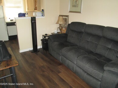 355 Ilyssa Way, Staten Island, NY 10312 - photo 4