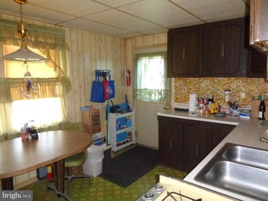 809 N Woodlynn Rd, Essex, MD 21221 - photo 7