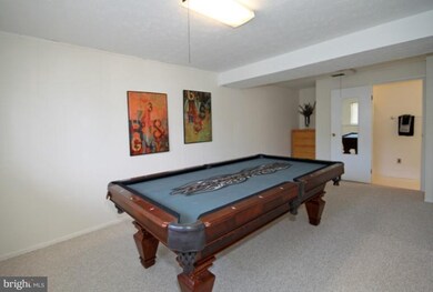 9146 Burke Rd, Burke, VA 22015 - photo 2