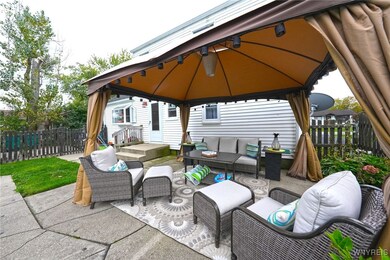 5757 Diana Ln, Lake View, NY 14085 - photo 6