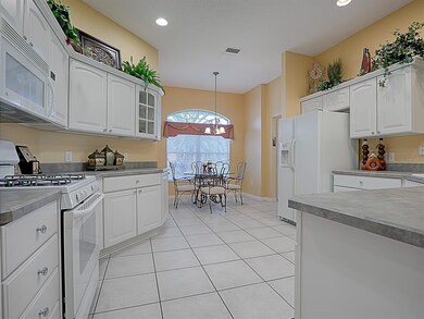 7205 SE 173rd Arlington Loop, The Villages, FL 32162 - photo 6