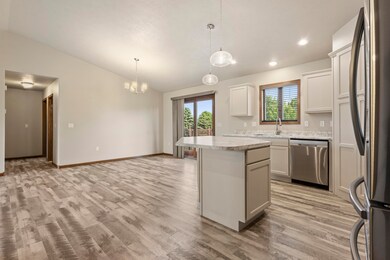 2825 Maui Dr, Mitchell, SD 57301 - photo 5