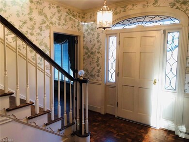 Spacious entrance with leaded glass surrounding the front doorway.