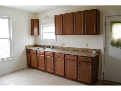 lower unit kitchen
