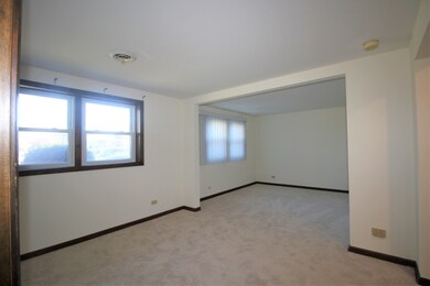 832 N Emroy Ave, Elmhurst, IL 60126 - photo 3