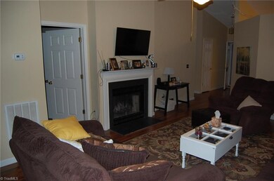 203 Chesapeake Ln, Archdale, NC 27263 - photo 4