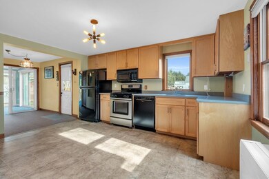 43 Pine St, West Newton, MA 02465 - photo 3