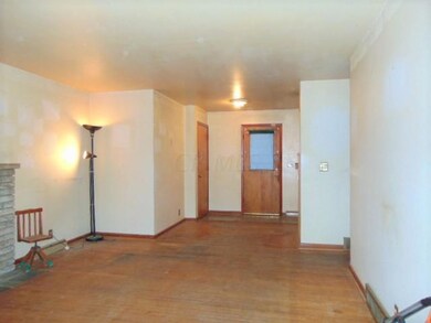 101 - Living to Dining Area