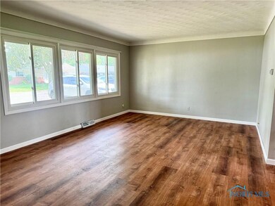 305 Degroff Ave, Archbold, OH 43502 - photo 4