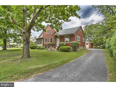 320 W Bellevue Ave, Reading, PA 19605 - photo 2