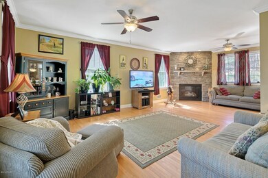 116 Millcreek Ct, Milford, PA 18337 - photo 3