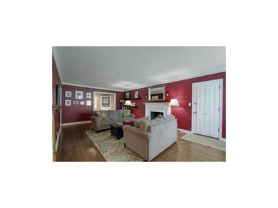 Spacious living room with bay window, Fireplace & 