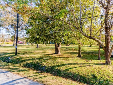 8921 Irvington Blvd, Houston, TX 77022 - photo 4