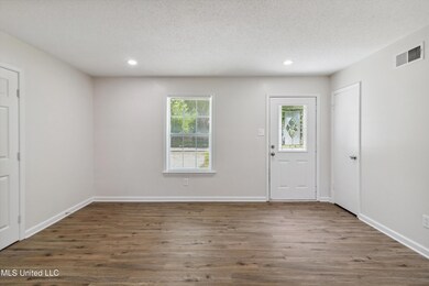 05-6695 Forestgate Rd-5