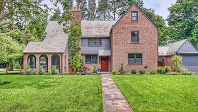 27 Cabot St, Winchester, MA 01890 - photo 2