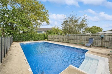 27 Mell Dr, North Babylon, NY 11703 - photo 6