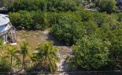 6000 sq ft lot on plugged canal