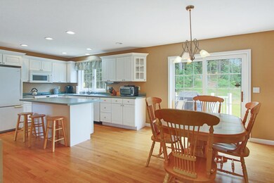 28 Bradford Cir, Hudson, NH 03051 - photo 2