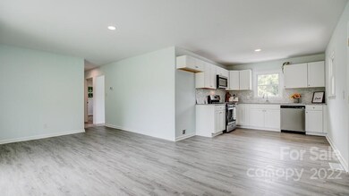 2304 Woodleaf Dr, Gastonia, NC 28052 - photo 2