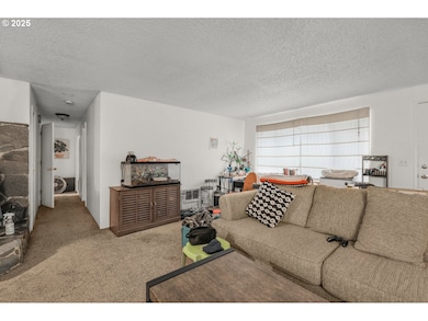 441 W Gloucester St, Gladstone, OR 97027 - photo 3