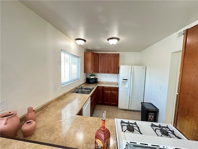3195 Newell Dr, Riverside, CA 92507 - photo 6