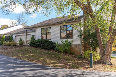 2266 E Cape Cod Dr, Bloomington, IN 47401 - photo 4