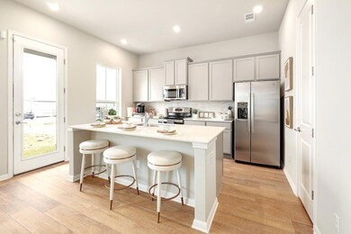 Kitchen with appliances with stainless steel fini