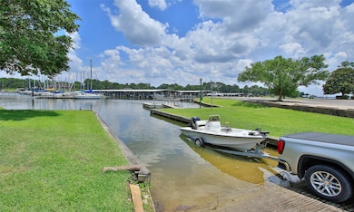 Boat ramp down the street for quick lake access!