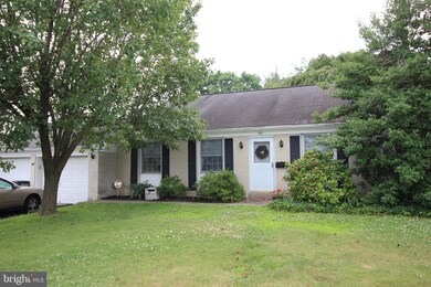 941 Woodbourne Dr, Southampton, PA 18966 - photo 2