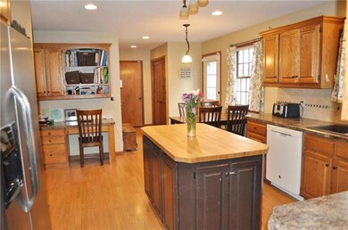 Kitchen and breakfast area