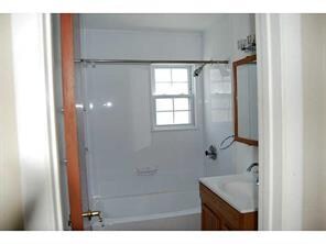 Bathroom. Renovate full bath