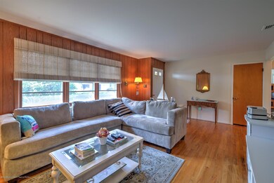 07-LIVING ROOM