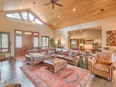 005_Living Room