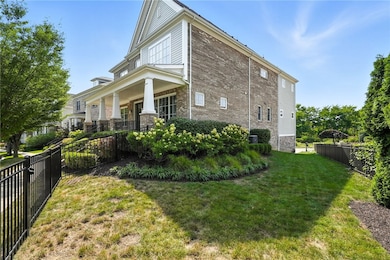 1696 Shelburne Ln, Pittsburgh, PA 15217 - photo 3