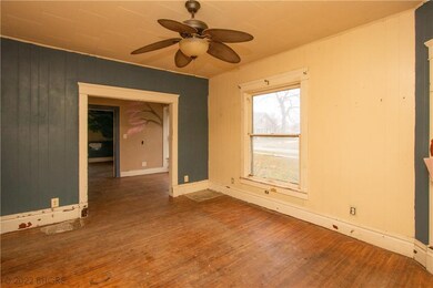 605 E 5th St N, Newton, IA 50208 - photo 4