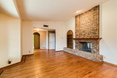 Living Room & FP
